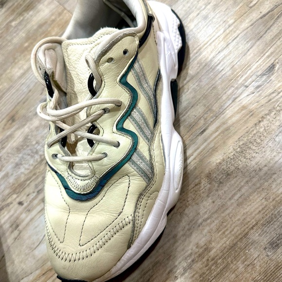 Adidas Ozweego Size 9 Women’s - Picture 2 of 7